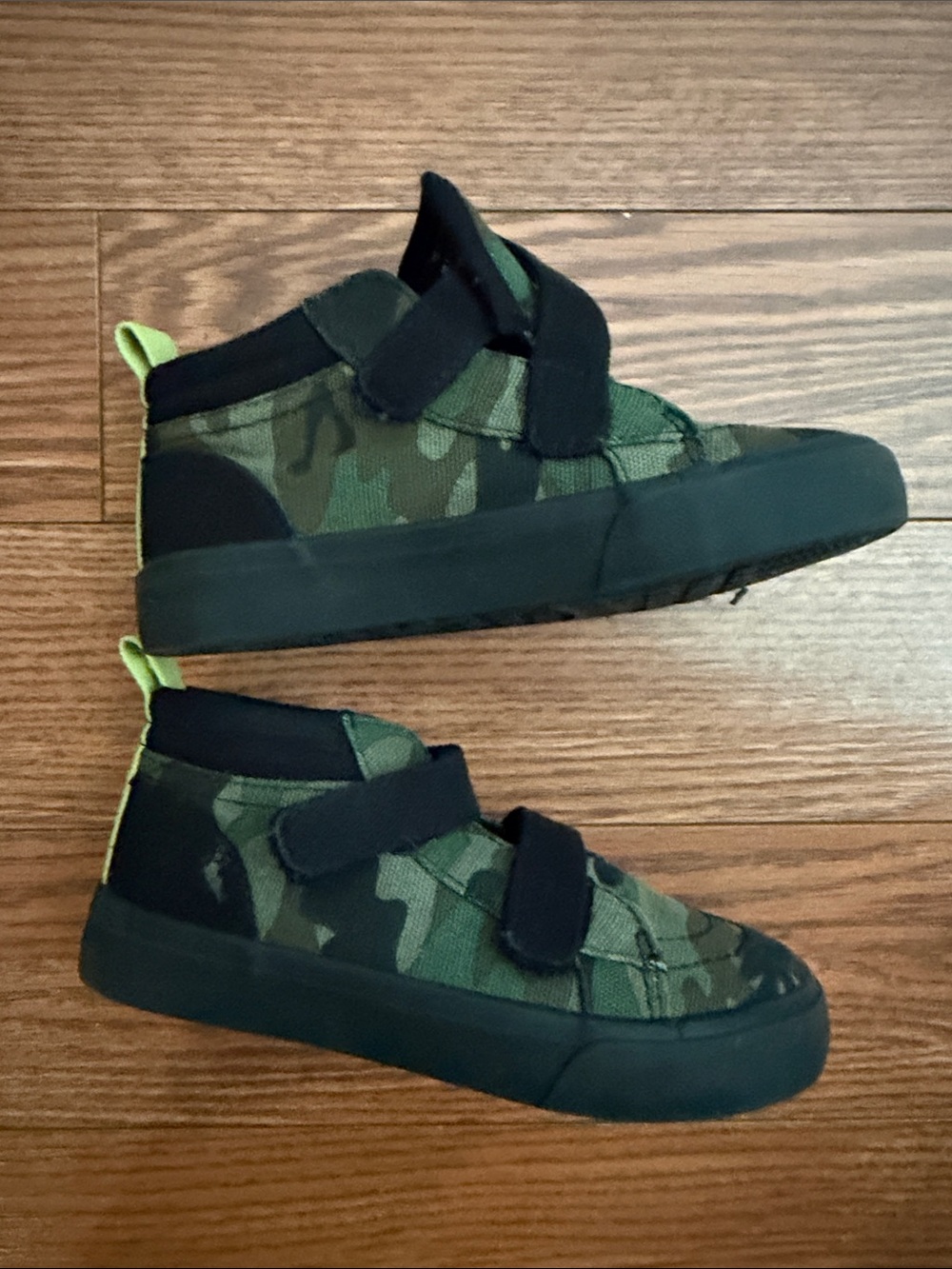 Old Navy Kids' Camouflage Velcro Sneakers in Green with Yellow Pull Tab